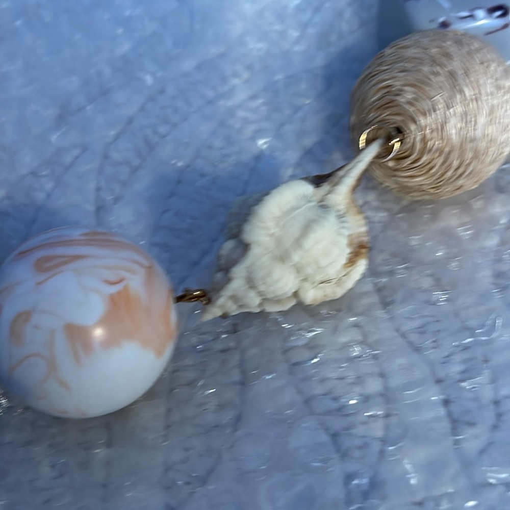 Shell necklace. Statement, chunky. - Picture 2 of 3